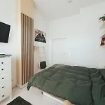 Nahe Messe - Privates Gaestezimmer Mit Bad In Einer Wohnung